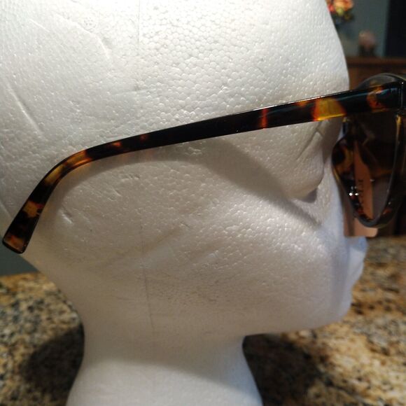 Frye and Co. Tortoise Shell Brown Sunglasses 100% UV Lens Protection NWT main image 4
